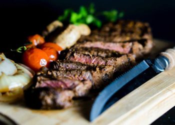 Steak on a chopping board. Photo: amirali mirhashemian/Unsplash