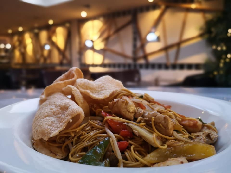 Special noodles with Thai prawn crackers at Lemongrass