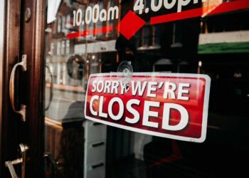 Sorry, we're closed. Photo: Lisa Fotios/Pexels