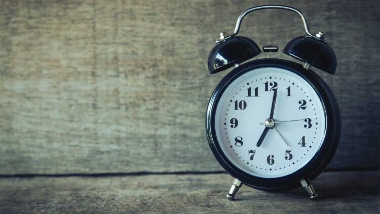 Alarm clock. Photo: Aphiwat chuangchoem/Pexels