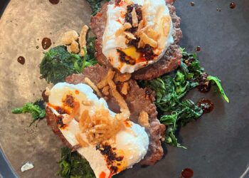 Beef, poached eggs and crispy onions. Photo: Ken McGuire / Ken On Food